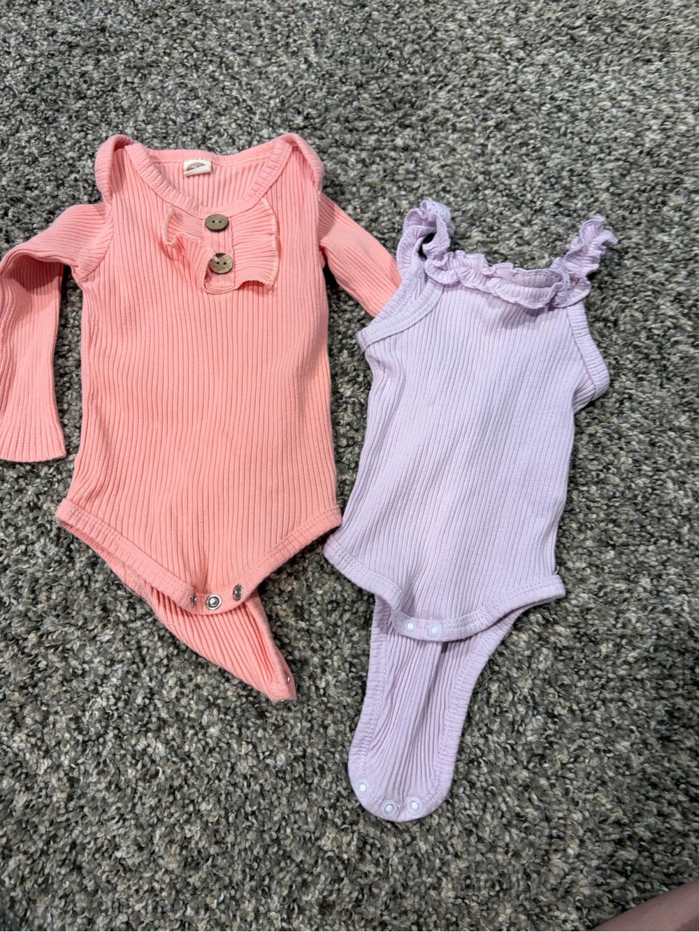 Set of 2 Ribbed One-Piece Bodysuits in Coral Pink and Lavender | size 70